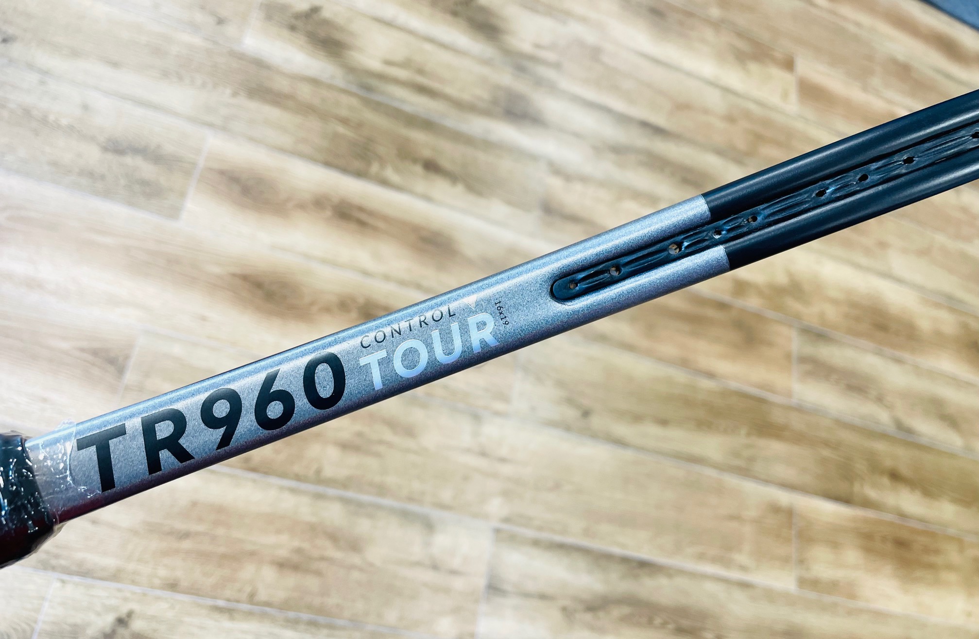 【新着中古ラケット情報】ARTENGO TR960 CONTROL TOUR 16×19