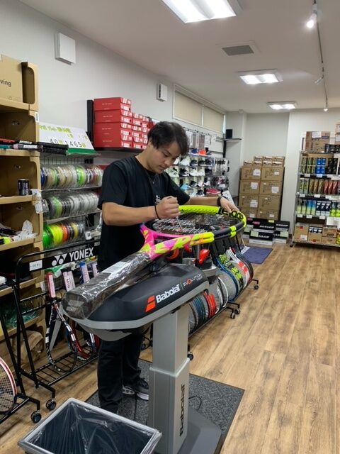 【即張りはテニスサポートセンター緑ヶ丘店へ】